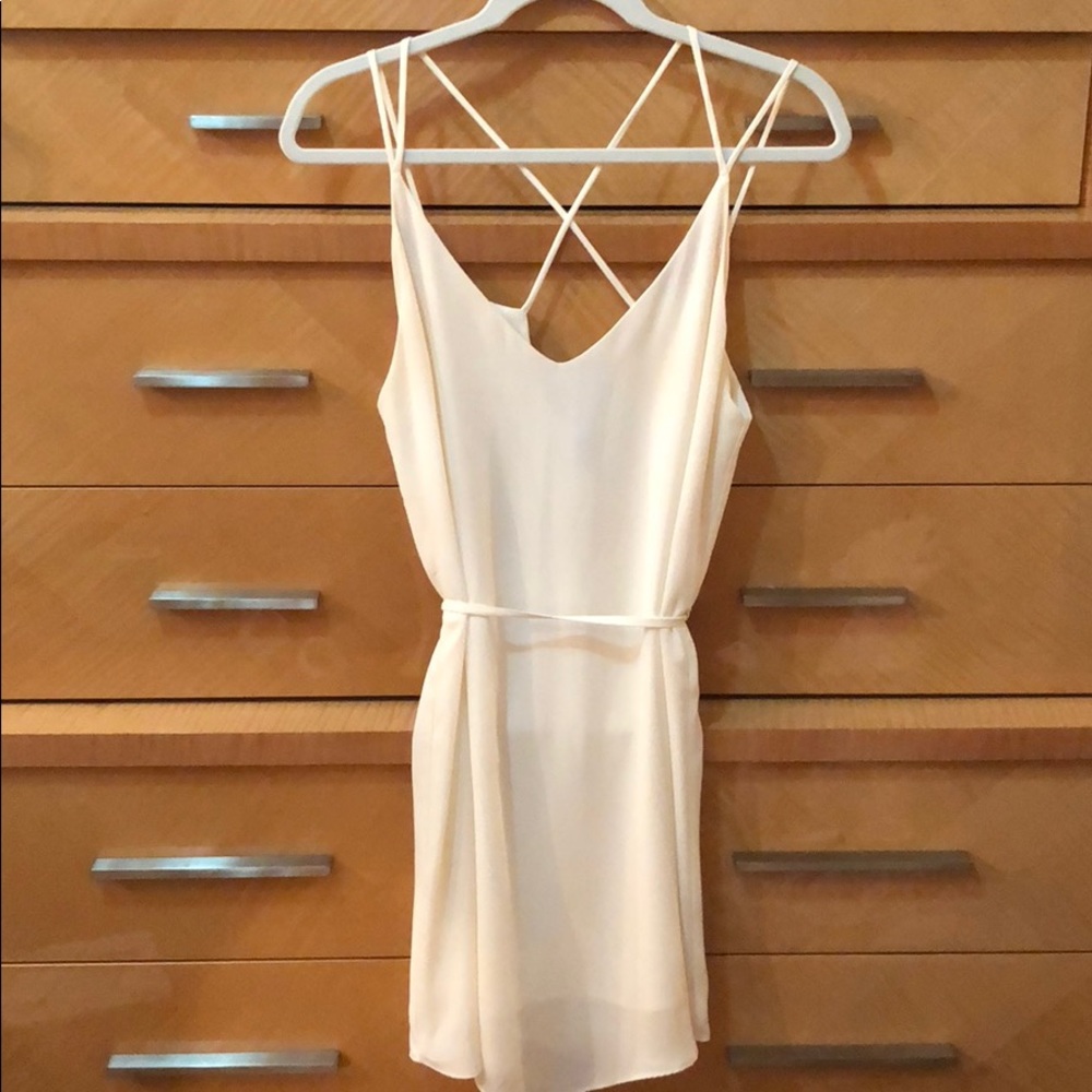 Cross back flowy dress with tie waist detail